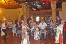 Esiintyvä ryhmä otti katsojat mukaan musisoimaan