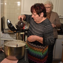 Buffetin puolella riitti kiirettä. Suuret kiitokset Tuulalle!