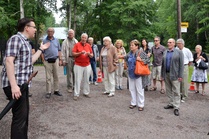 Villa Kokkosessa talon isäntä Antti A. Pesonen oli iloisesti meitä vastassa. Villa Kokkonen on Tuusulanjärven taiteilijayhteisön nuorin talo.