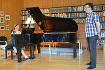 Villa Kokkosen viehättävä isäntäpari Elina Viitaila ja Antti A. Pesonen ovat molemmat nimekkäitä muusikoita.