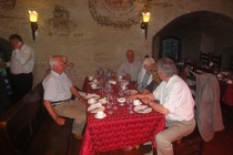 Pöydässä niin viehkeässä