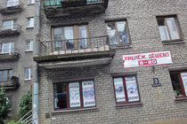 Mutta myös putoamaisillaan olevia parvekkeitakin